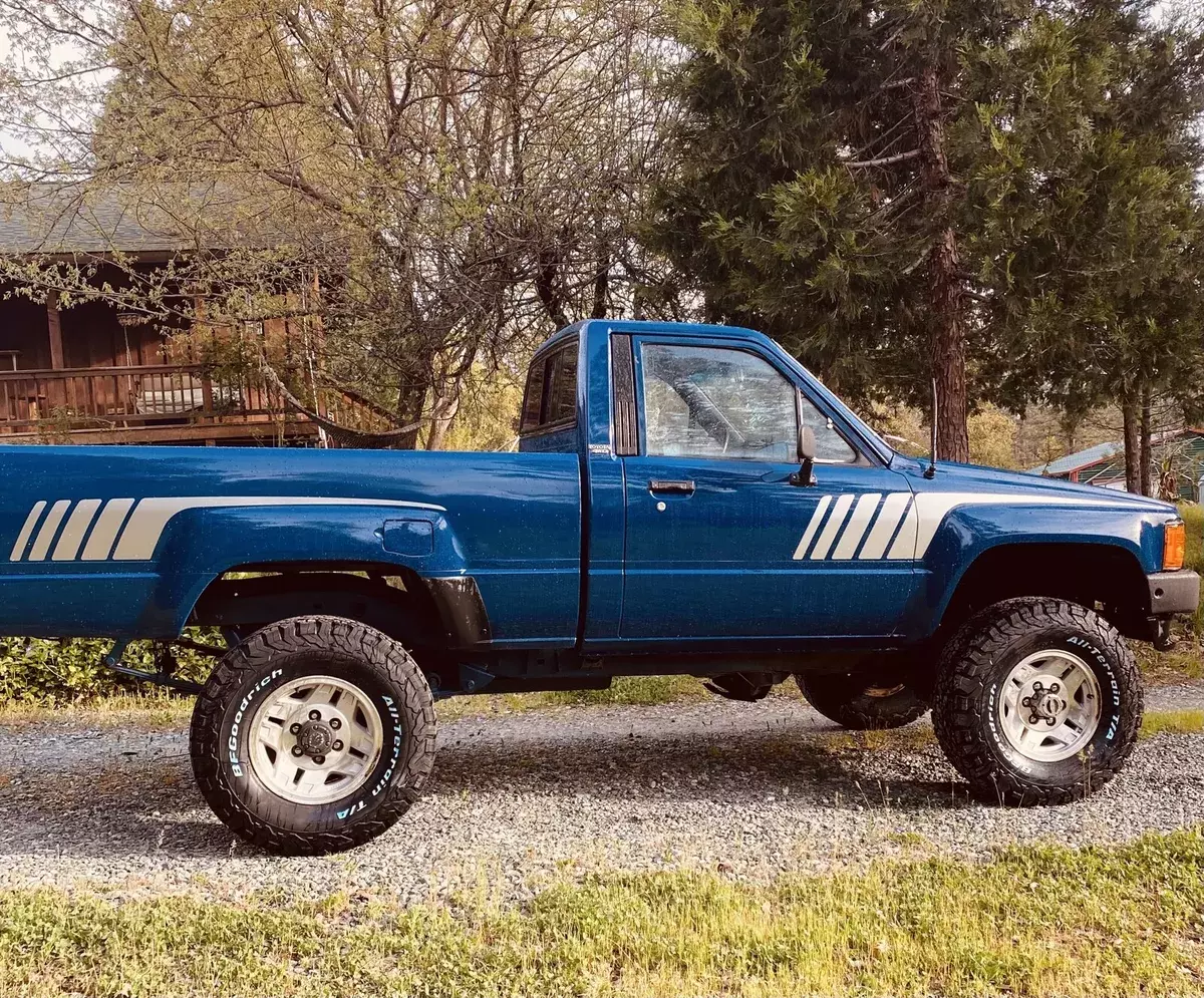 1986 Toyota Pickup RN63 STD