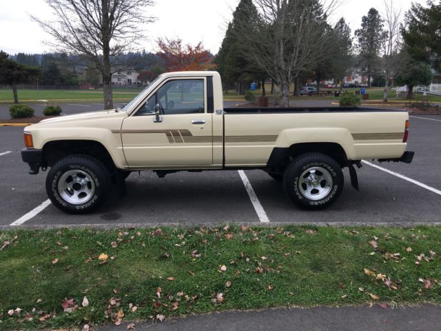 1986 Toyota Pickup Deluxe