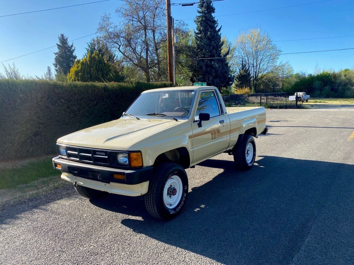 1986 Toyota Hilux Pickup base straight axle - photo 7
