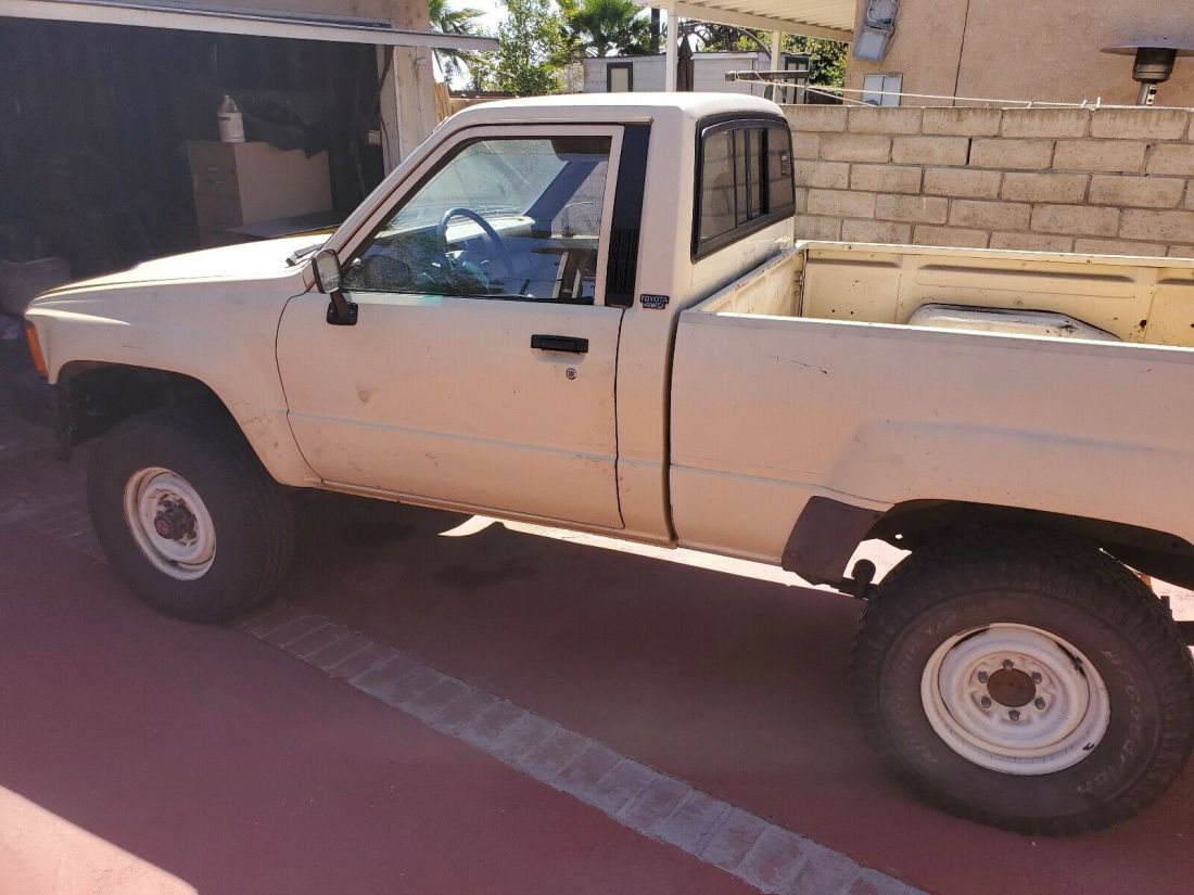 1986 Toyota Pickup RN63 STD - photo 2