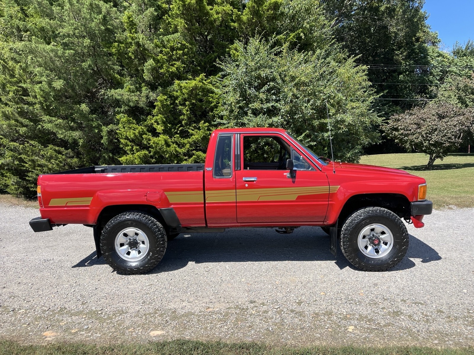 1986 Toyota Pickup XTRACAB RN67 DLX - photo 2