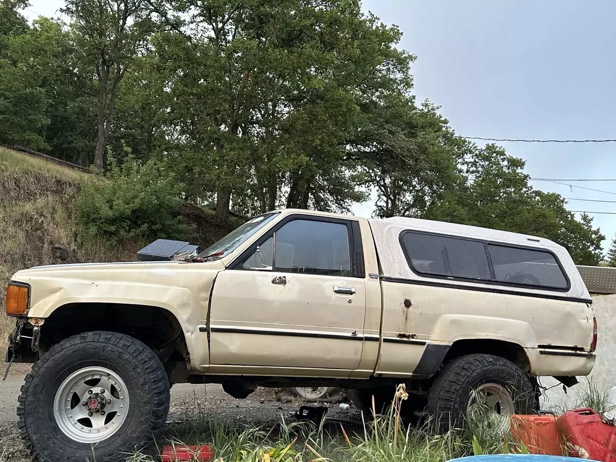 1986 Toyota Pickup SR5 RN63 Rebuilt 22R Under 8000 Mil 1986 Toyota Pickup SR5