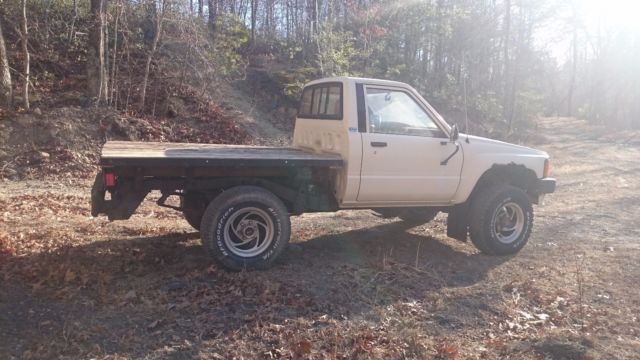 1986 Toyota Pickup Pickup Truck 22R 4x4 - photo 11