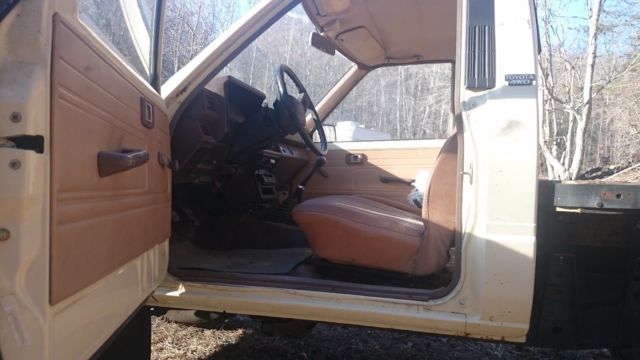 1986 Toyota Pickup Pickup Truck 22R 4x4 - photo 6