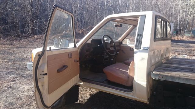 1986 Toyota Pickup Pickup Truck 22R 4x4 - photo 9