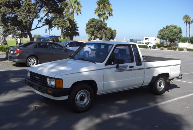 1986 Toyota SR-5 Extra-cab Pickup, 2WD, 2.4L with EFI, 5-speed 1986 Toyota Pickup