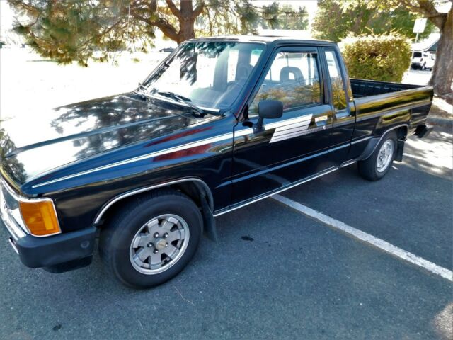 1986 TURBO TOYOTA SR5 EXTRA CAB, LOW MILE, GOOD CONDITION FOR ITS AGE. 1986 Toyota Pickup SR5