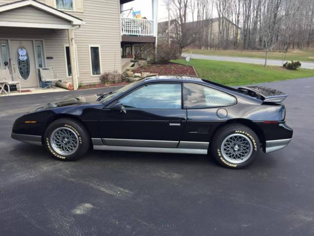 1986 Pontiac Fiero - photo 2
