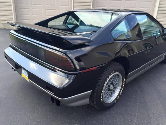 1986 Pontiac Fiero - photo 3
