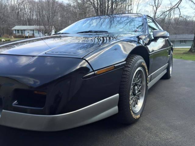 1986 Pontiac Fiero - photo 4
