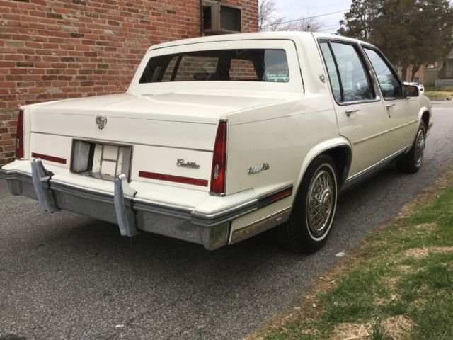 1986 Cadillac DeVille Clean CarFax - V8 - Low Miles - Great Shape - photo 6