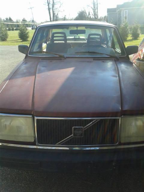 1986 volvo 240 dl red w/tan low miles drives well needs work driving project 1986 Volvo 240 dl