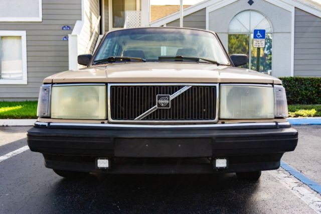 1986 Volvo 240 DL Sedan - Clean Title 1986 Volvo 240 4D SEDAN