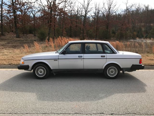1986 Volvo 240GL 1986 Volvo 240
