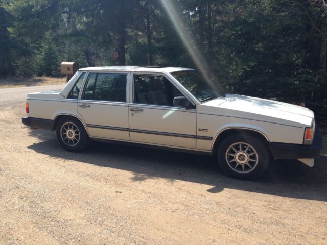 1986 Volvo 740 GLE Sedan 4-Door 2.3L 1986 Volvo 740