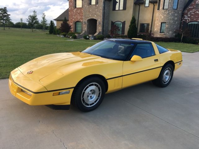 1986 Chevrolet Corvette Base Hatchback 2-Door - photo 2