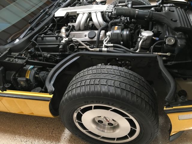 1986 Chevrolet Corvette Base Hatchback 2-Door - photo 5