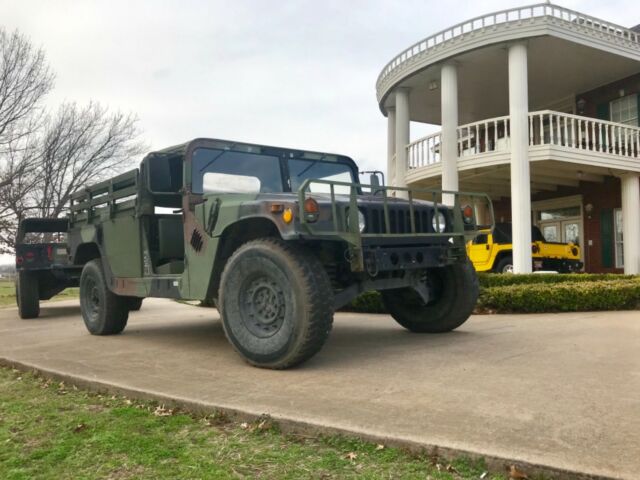 1987 2 Man Humvee Hummer H1 Truck with 14k miles runs and drives great. 1987 Hummer H1