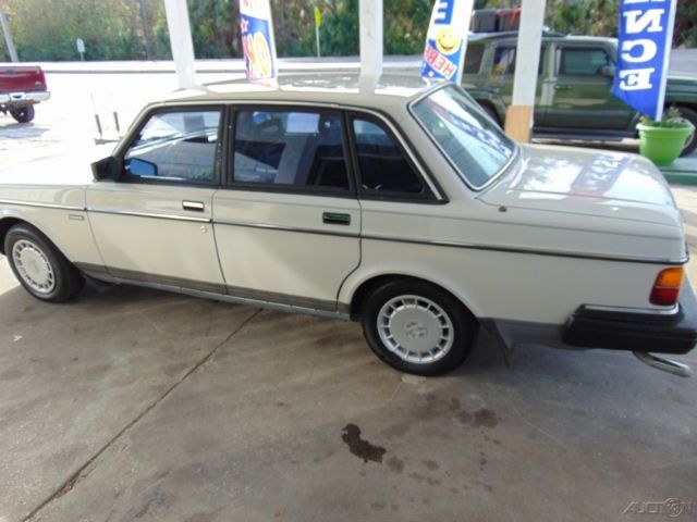 1987 Volvo 240 DL - photo 3