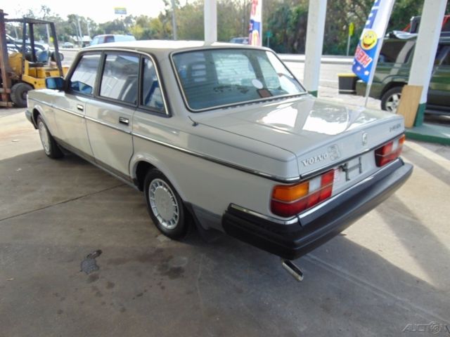 1987 Volvo 240 DL - photo 4