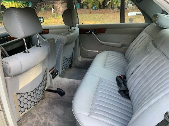 1987 Mercedes-Benz 300-Series Sedan - photo 3