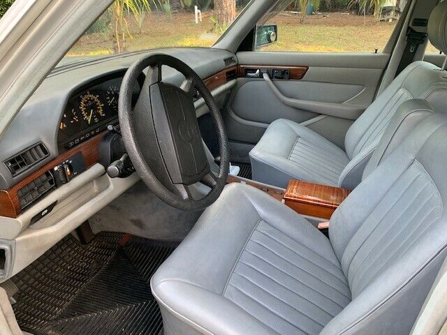 1987 Mercedes-Benz 300-Series Sedan - photo 5