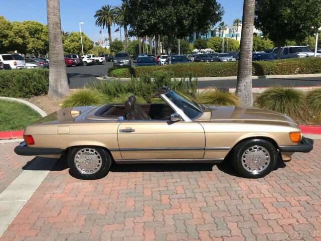 1987 Mercedes-Benz SL-Class 1987 MERCEDES BENZ 560 SL. CHAMPAGNE WITH BRAZIL. - photo 3