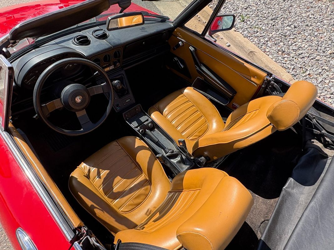 1987 Alfa Romeo Spider Graduate very fun droptop for the summertime - photo 8