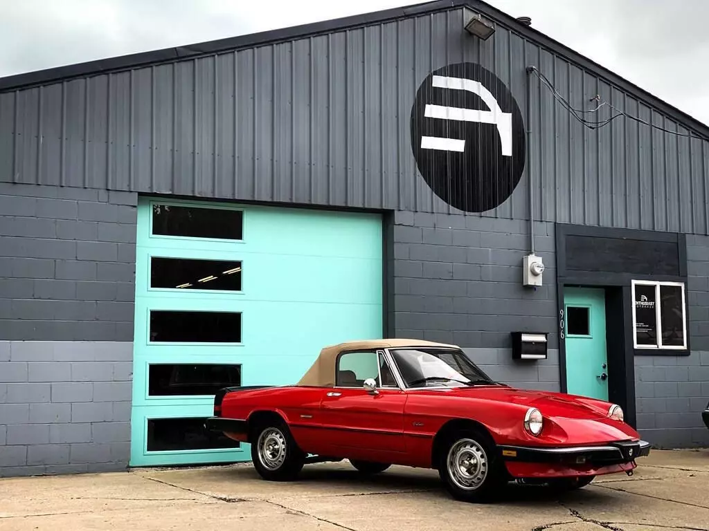 1987 Alfa Romeo Spider Graduate 2dr Convertible - photo 2
