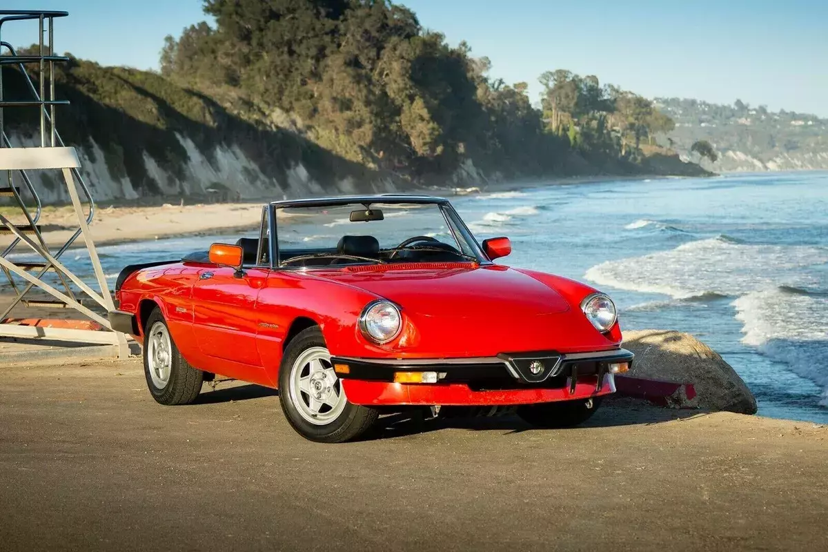 1987 Alfa Romeo Spider Veloce - Two Owners 1987 Alfa Romeo Spider
