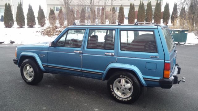 1987 Jeep Cherokee Command Track 4X4 - photo 2