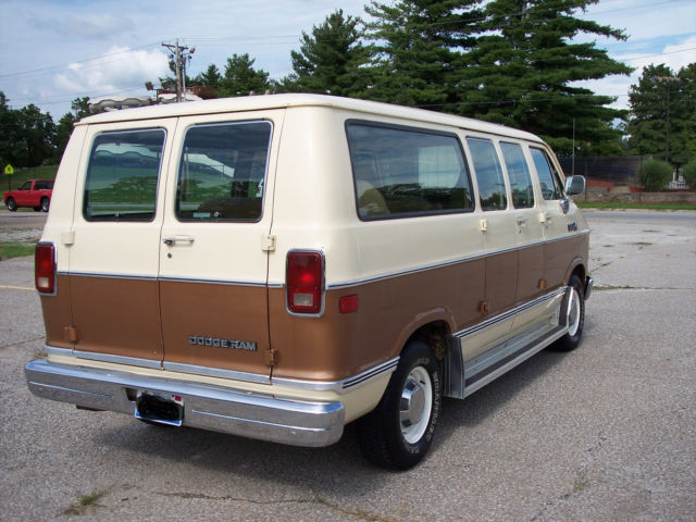 1987 Dodge Ram Van B250 - photo 4