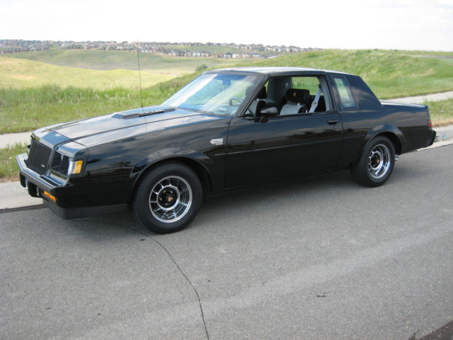 1987 Buick Regal Grand National - T-top car - 21,200 original miles 1987 Buick Grand National