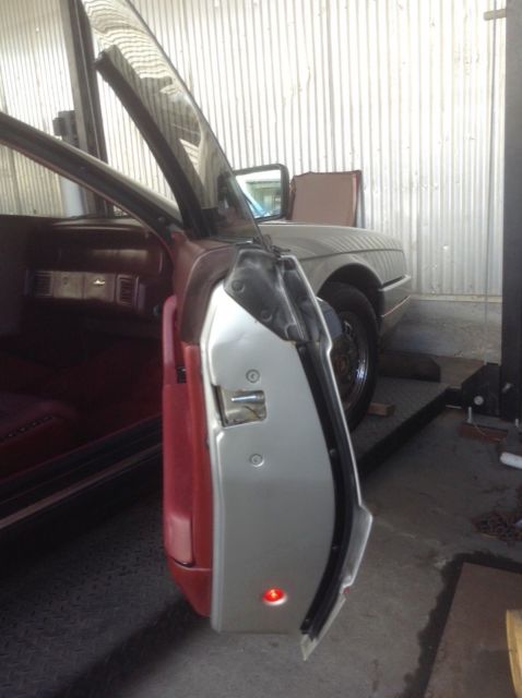 1987 Cadillac Allante Red trim - photo 12