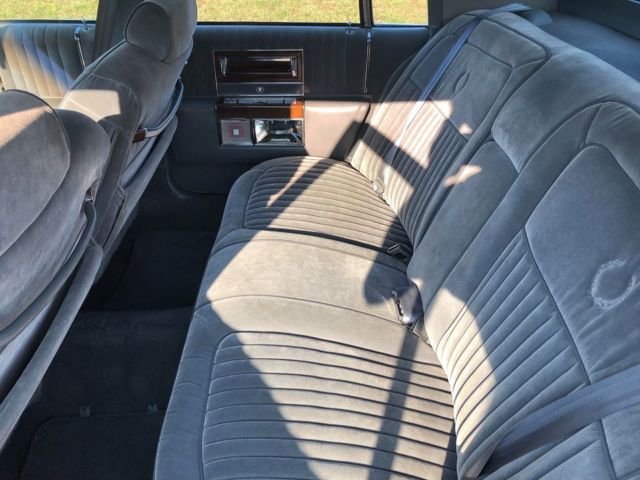 1987 Cadillac Fleetwood - photo 9
