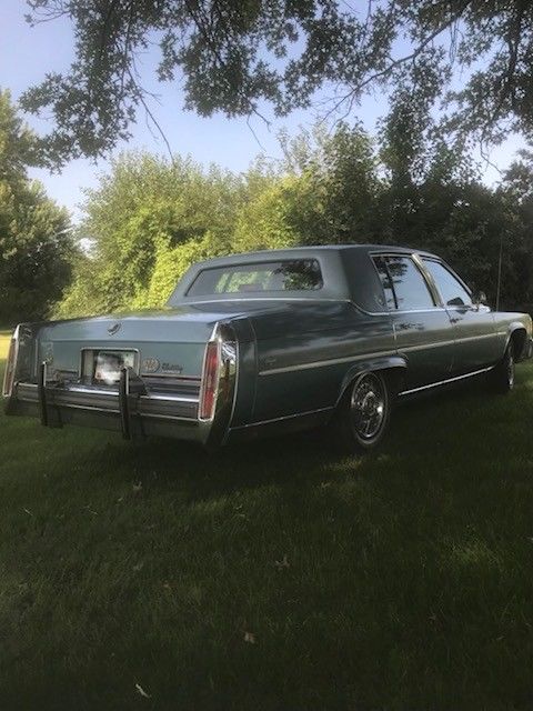 1987 Cadillac Brougham FLEETWOOD - photo 2