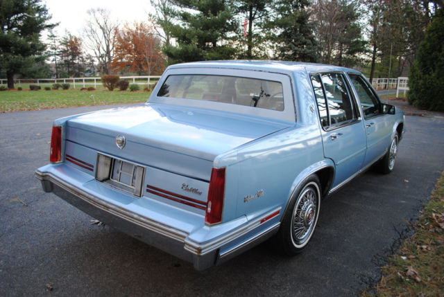 1987 Cadillac DeVille Base Sedan 4-Door - photo 5