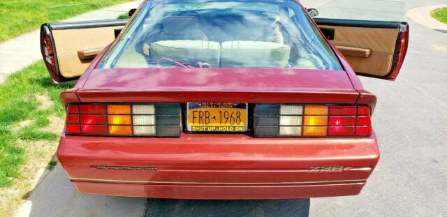 1987 Chevrolet Camaro IROC Z - photo 3