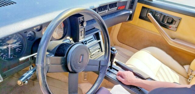 1987 Chevrolet Camaro IROC Z - photo 6