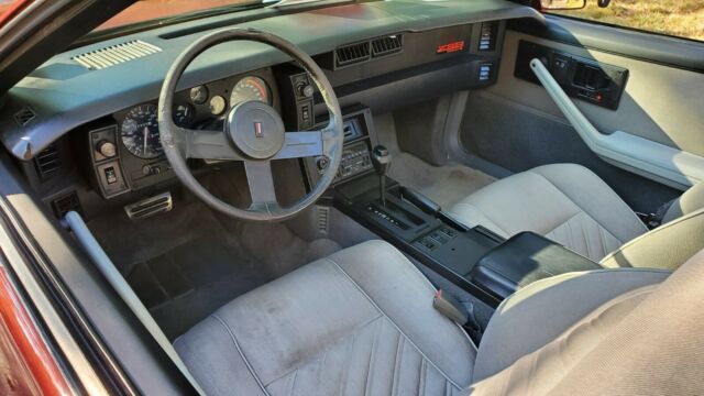 1987 Chevrolet Camaro IROC-Z - photo 8
