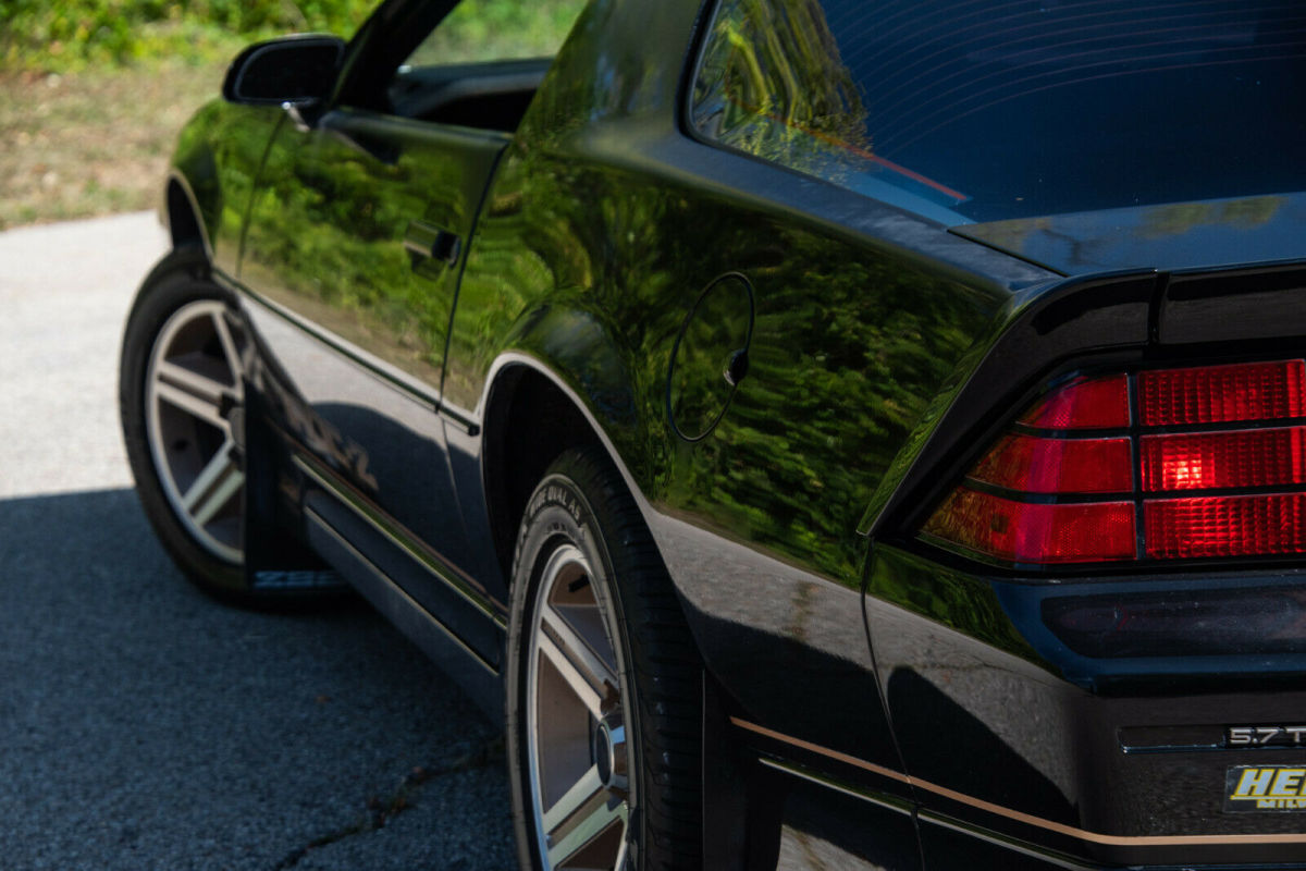 1987 Chevrolet Camaro IROC-Z - photo 4