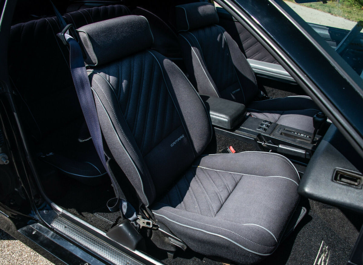 1987 Chevrolet Camaro IROC-Z - photo 8
