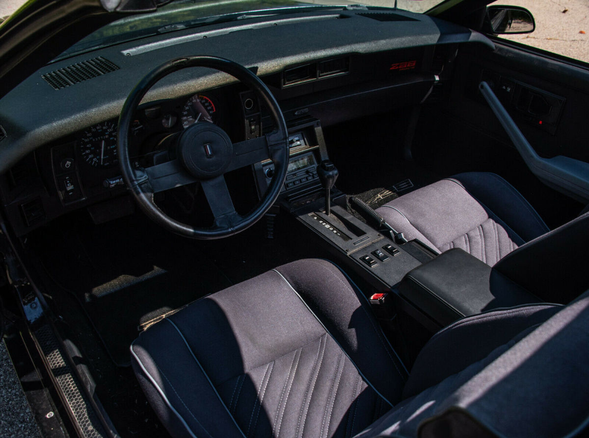1987 Chevrolet Camaro IROC-Z - photo 9