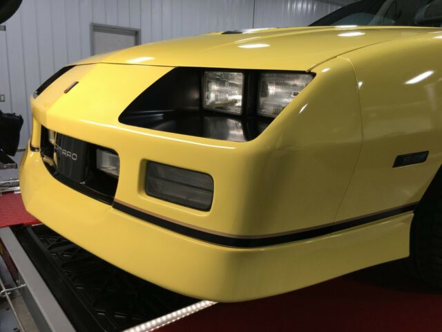 1987 Chevrolet Camaro IROC-Z - photo 11