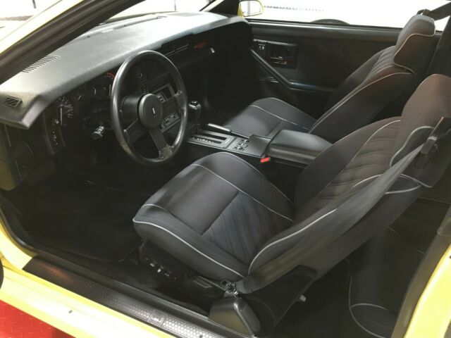 1987 Chevrolet Camaro IROC-Z - photo 3