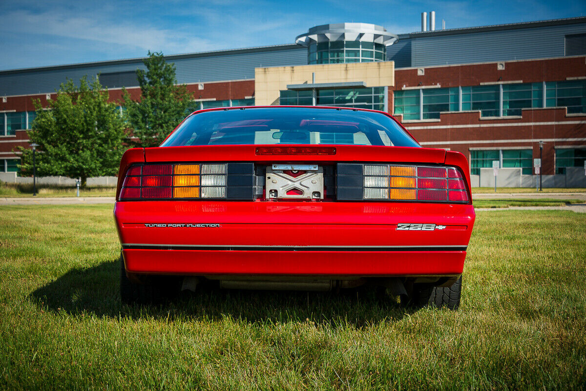 1987 Chevrolet Camaro IROC-Z - photo 10