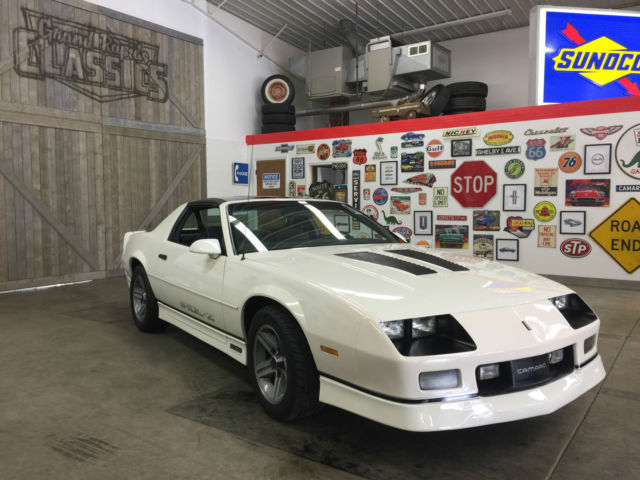 1987 Chevrolet Camaro IROC Z28 - photo 3