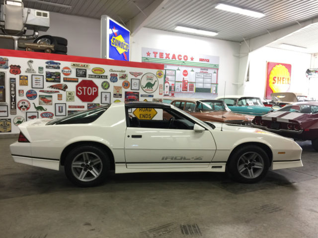 1987 Chevrolet Camaro IROC Z28 - photo 4