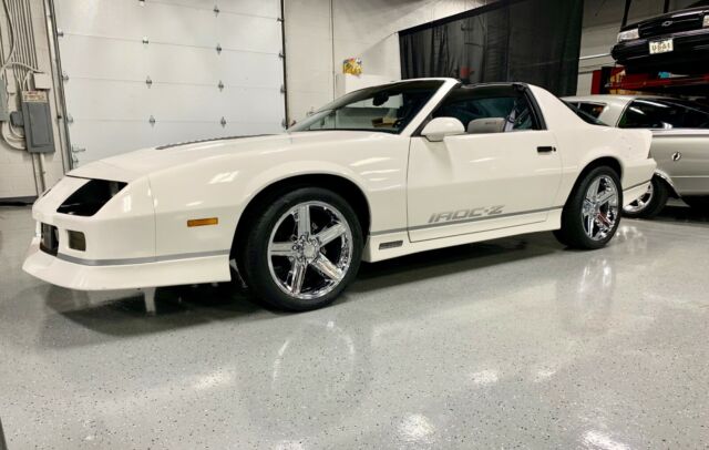 1987 Chevrolet Camaro - photo 2