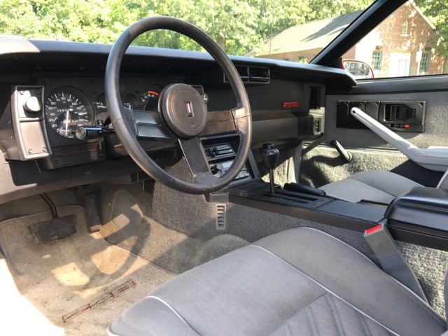 1987 Chevrolet Camaro Z28 Coupe 2-Door - photo 10
